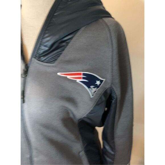 Patriots jacket with hood size small under armor women’s hoodie gray warm winte - Picture 2 of 5